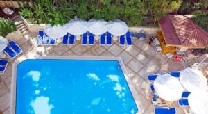 Бассейн отеля Villa Adora Beach в Сиде Бассейн отеля Villa Adora Beach в Сиде