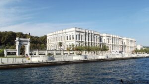 Дворец Чыраган в Стамбуле ныне пятизвёздочный отель сети Kempinski Дворец Чыраган в Стамбуле ныне пятизвёздочный отель сети Kempinski