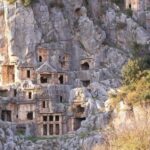 Ликийские гробницы в скалах