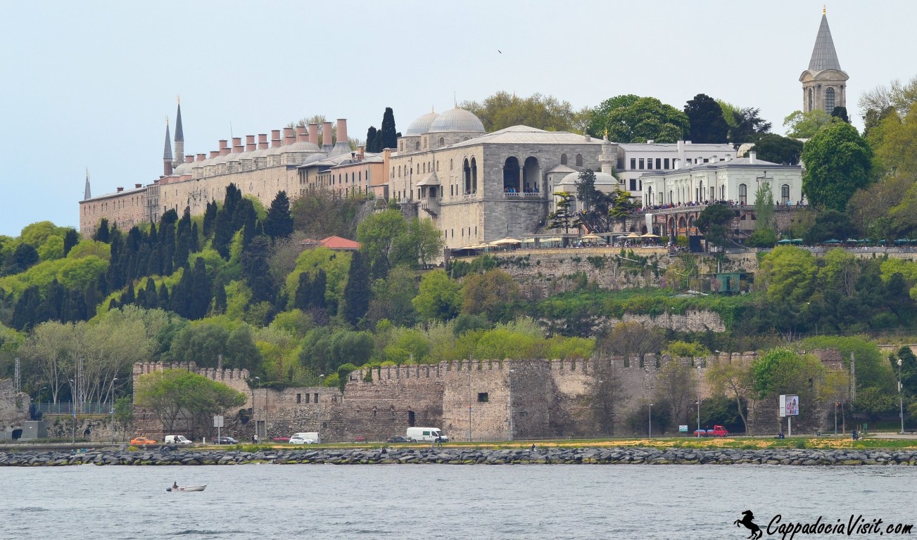 Султанский дворец Топкапы- вид с Босфора