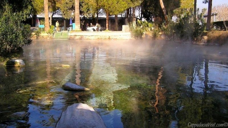 Знаменитый бассейн Клеопатры в Памуккале