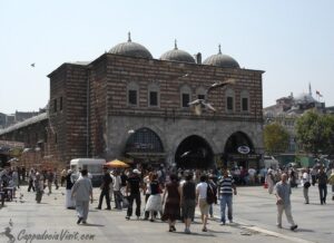 Главные ворота Египетского базара в Стамбуле
