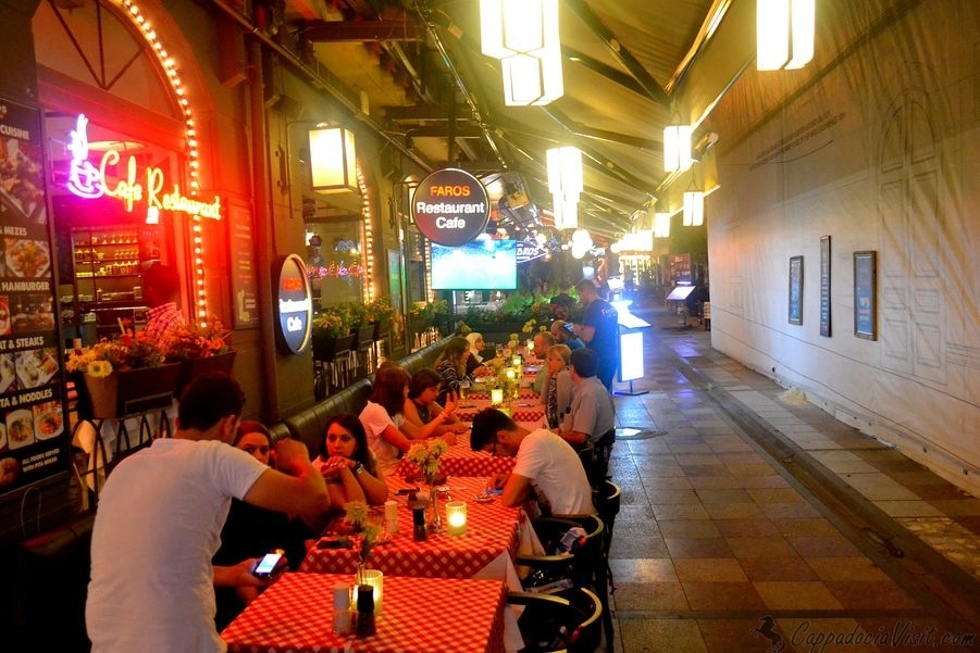 Ресторанчик в районе Султанахмет в Стамбуле