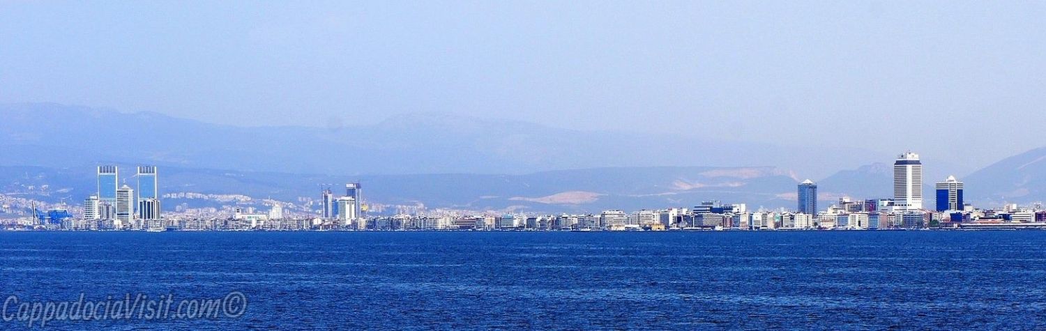 Панорамный вид на Измир с моря