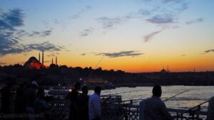 Закат на Галатском мосту и мечеть Сулеймание