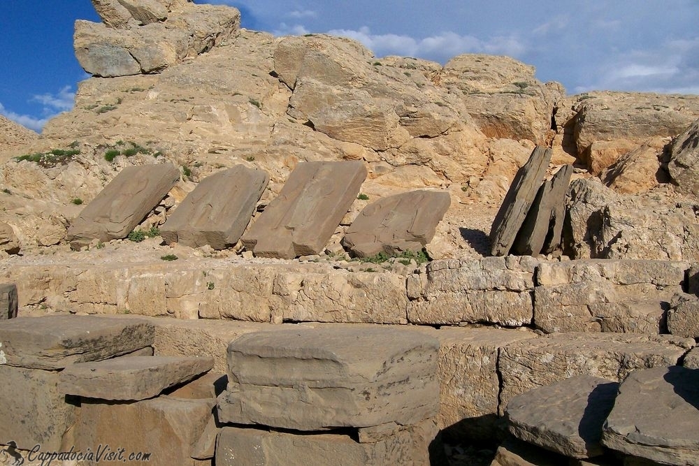 Западная терраса - рельефы предков Антиоха