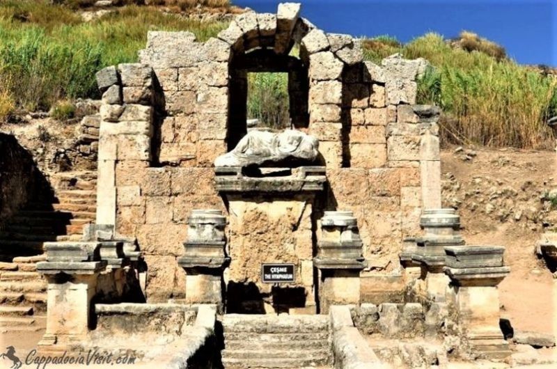 Нимфеум (монументальный фонтан) в Перге